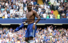 千亿球友会-努涅斯分享温馨家庭时刻 共同庆祝冠军荣耀加身